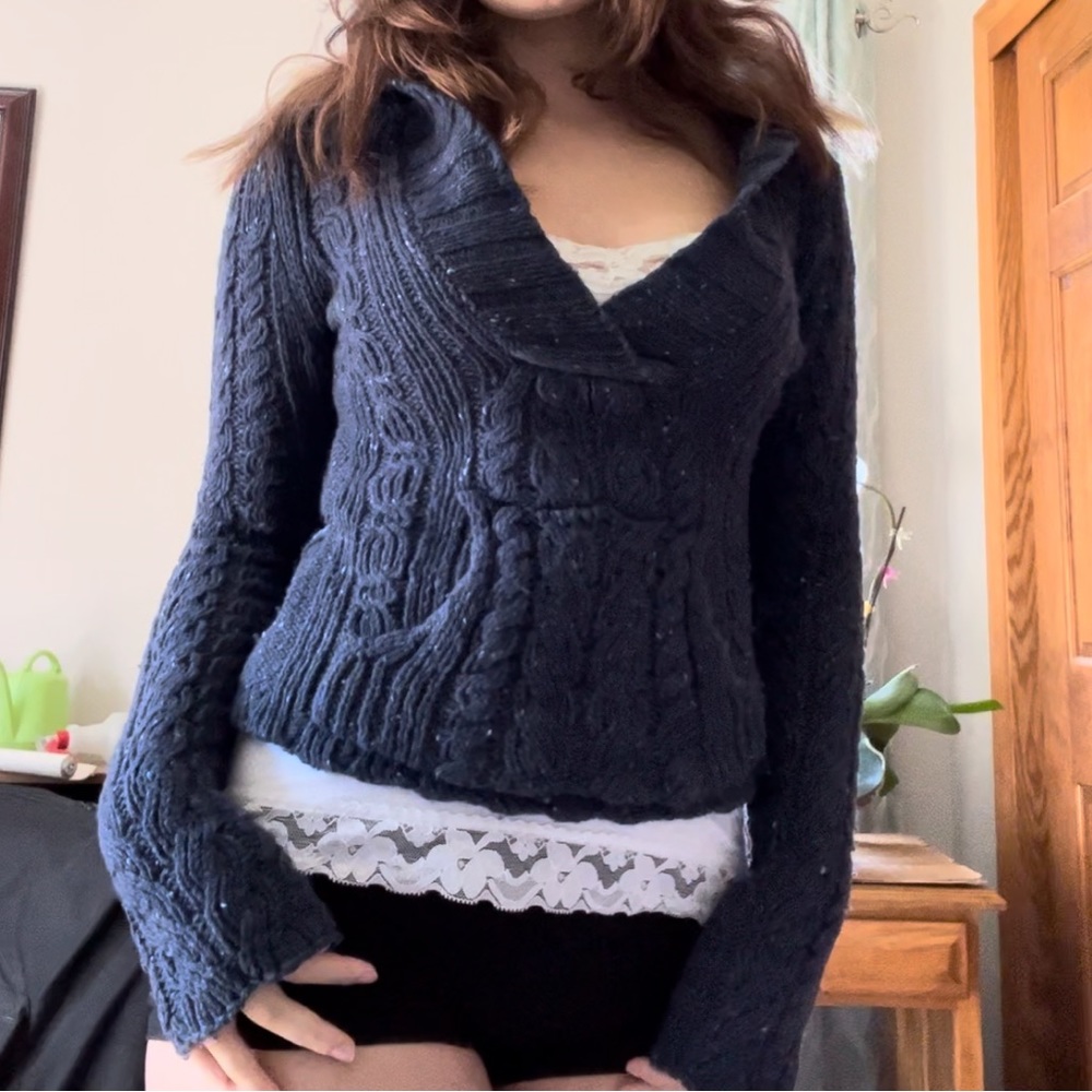 Super adorbs knitted blue sweater! (Does not come with lace)